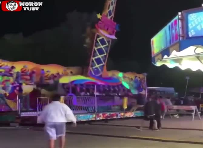 Video :A merry-go-round nearly topples, as onlookers scramble to keep it from doing so!